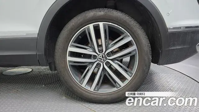 Volkswagen Tiguan 2022 — Photo 14/33