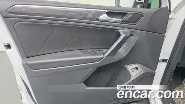 Volkswagen Tiguan 2022 — Photo 27/33