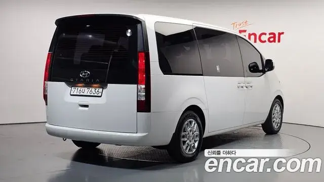 Hyundai Staria 2023 — Фото 2/20