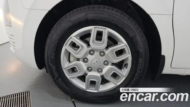 Hyundai Staria 2023 — Фото 5/20