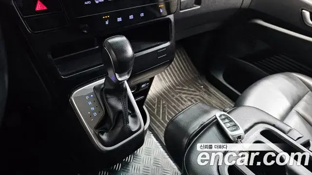 Hyundai Staria 2023 — Фото 9/20