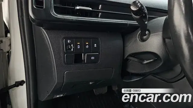 Hyundai Staria 2023 — Фото 16/20