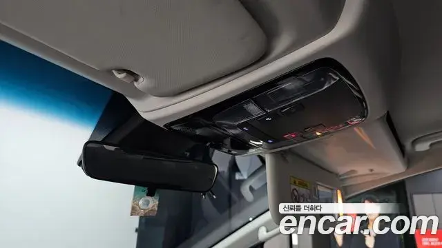 Hyundai Staria 2023 — Фото 17/20