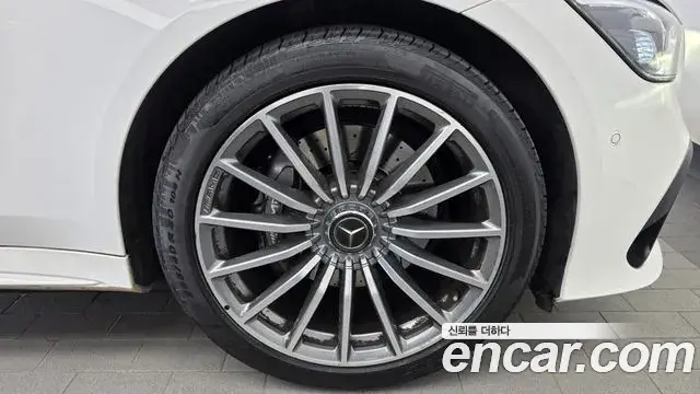 Mercedes-Benz AMG GT 2019 — Şəkil 9/31