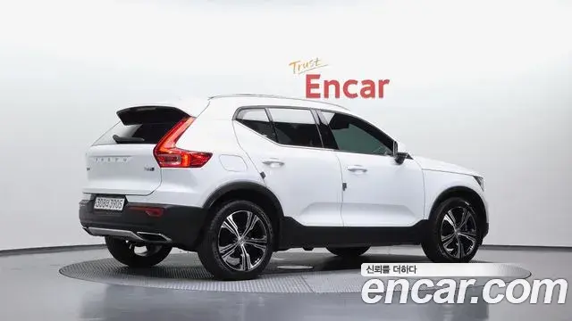 Volvo XC40 2020 — ფოტო 3/34
