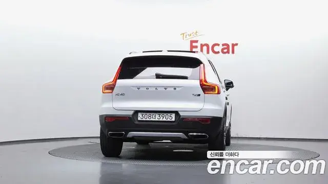 Volvo XC40 2020 — ფოტო 24/34