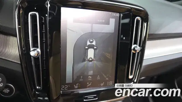 Volvo XC40 2020 — ფოტო 11/34