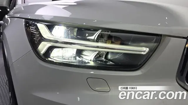 Volvo XC40 2020 — ფოტო 26/34