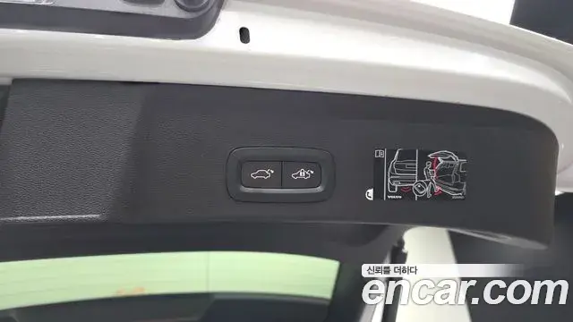 Volvo XC40 2020 — ფოტო 15/34