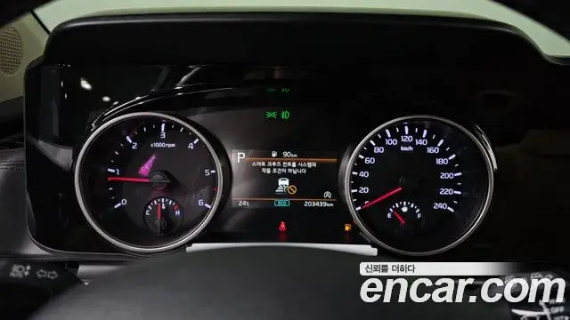Kia Carnival 2021 — Фото 8/20