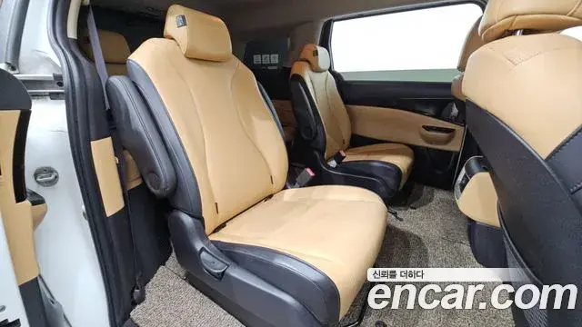 Kia Carnival 2021 — Фото 11/20