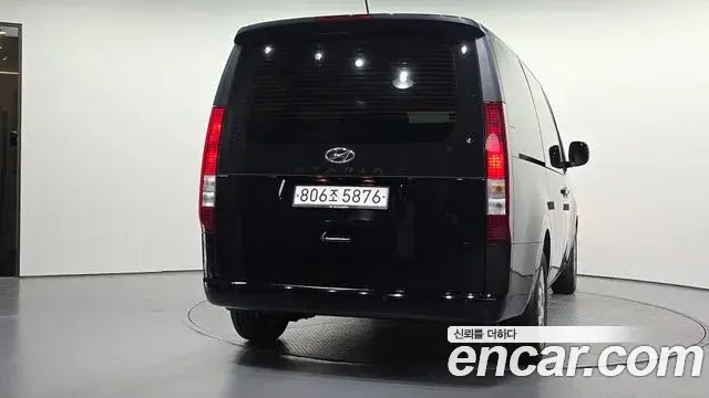 Hyundai Staria 2023 — Фото 4/20