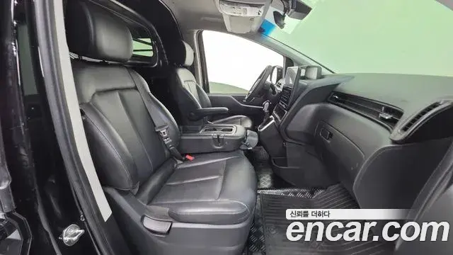 Hyundai Staria 2023 — Фото 10/20
