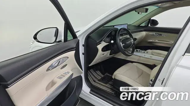 Genesis GV70 2021 — Photo 23/35