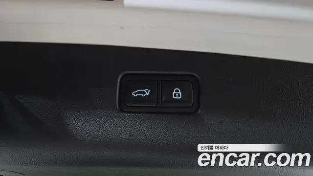Genesis GV70 2021 — Photo 33/35
