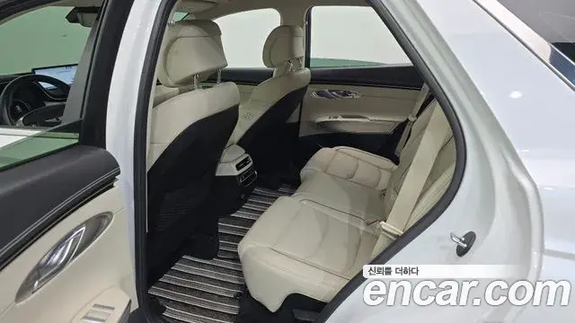 Genesis GV70 2021 — Photo 18/35