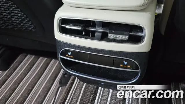 Genesis GV70 2021 — Photo 29/35