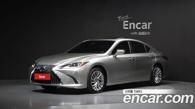 Lexus ES300h 2021 — Photo 3/20