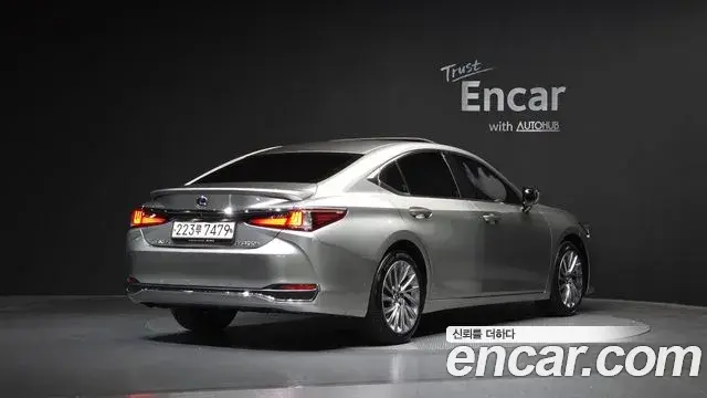 Lexus ES300h 2021 — Photo 4/20