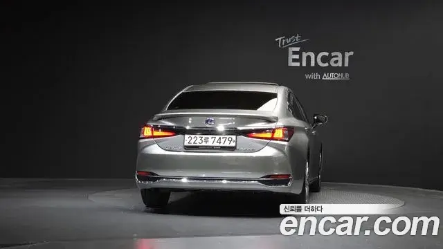 Lexus ES300h 2021 — Photo 12/20