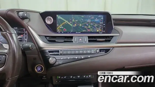 Lexus ES300h 2021 — Photo 9/20