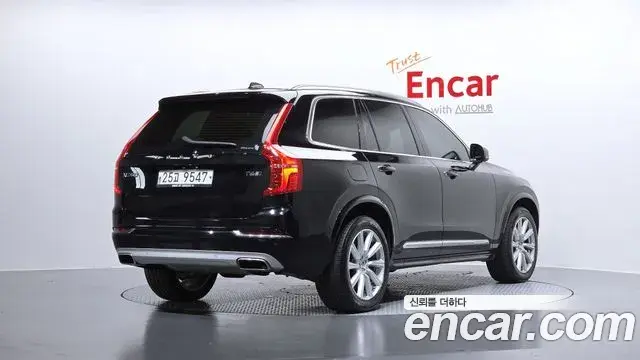 Volvo XC90 2019 — Фото 2/20