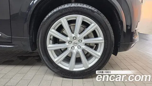 Volvo XC90 2019 — ფოტო 15/32