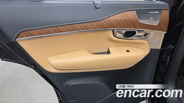 Volvo XC90 2019 — ფოტო 3/32