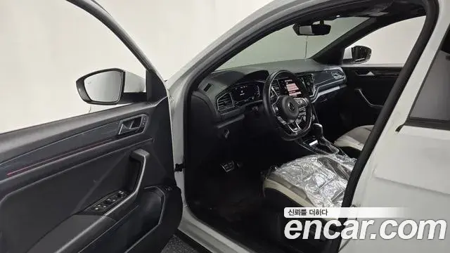 Volkswagen T-Roc 2021 — ფოტო 8/20