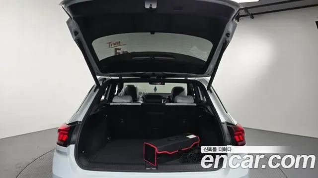 Volkswagen T-Roc 2021 — ფოტო 13/20