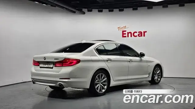 BMW 5 Series 2018 — Şəkil 19/20