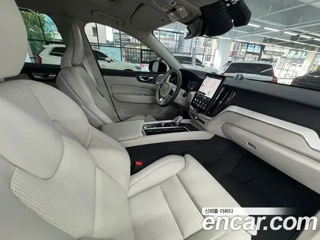 Volvo XC60 2026 — Photo 9/15