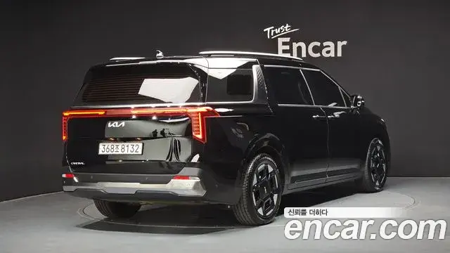 Kia Carnival 2023 — Şəkil 27/36