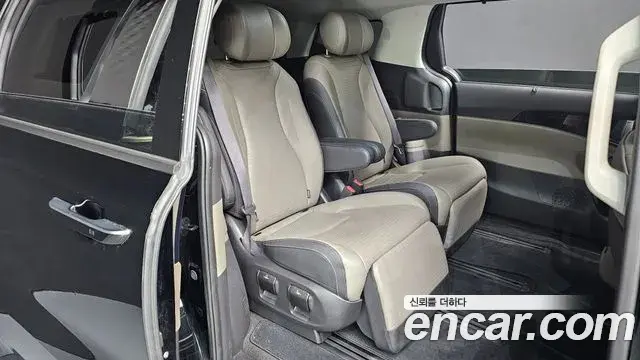 Kia Carnival 2023 — Şəkil 2/36