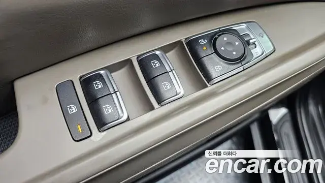 Kia Carnival 2023 — Şəkil 34/36