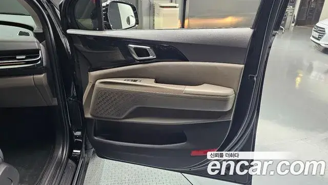 Kia Carnival 2023 — Şəkil 21/36