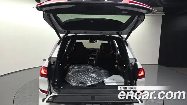 BMW X7 2019 — ფოტო 16/20