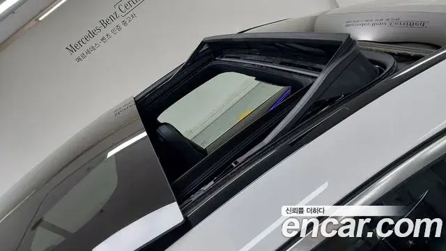 Mercedes-Benz EQE SUV 2023 — ფოტო 16/17