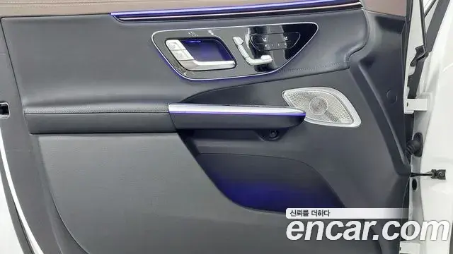 Mercedes-Benz EQE SUV 2023 — ფოტო 7/17