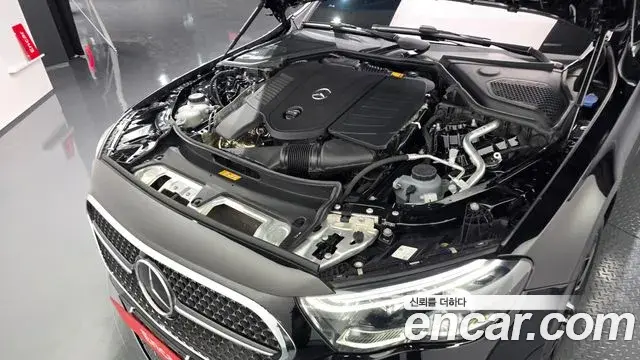 Mercedes-Benz E-Class 2024 — ფოტო 25/32