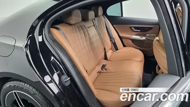 Mercedes-Benz E-Class 2024 — ფოტო 19/32