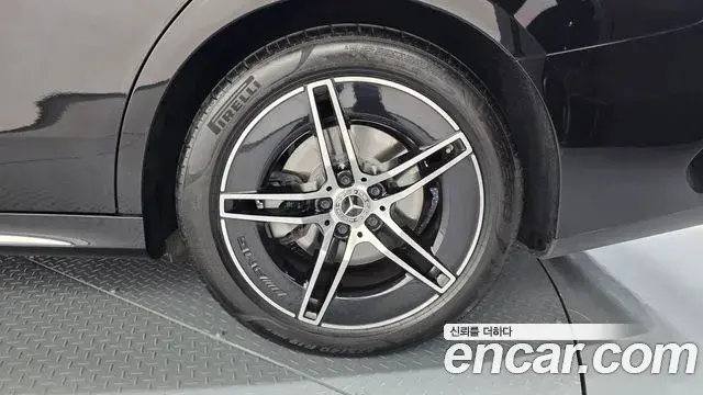 Mercedes-Benz E-Class 2024 — ფოტო 18/32