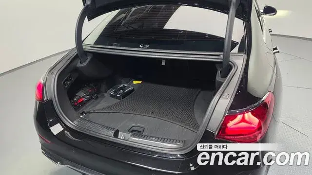 Mercedes-Benz E-Class 2024 — ფოტო 17/32