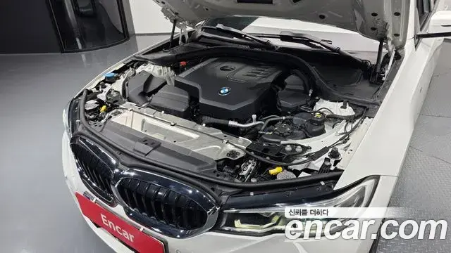 BMW 3 Series 2021 — ფოტო 28/32