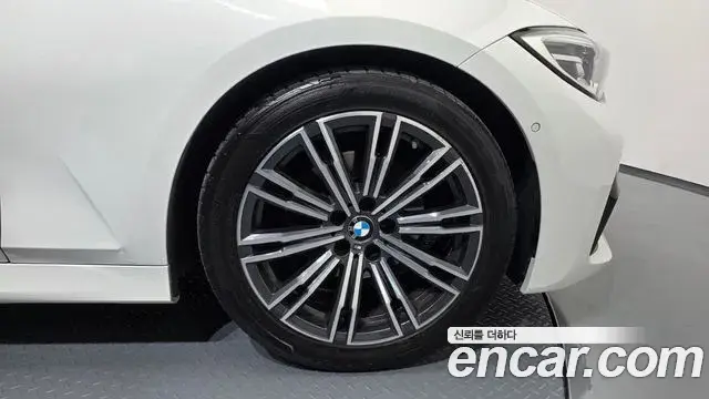 BMW 3 Series 2021 — ფოტო 21/32