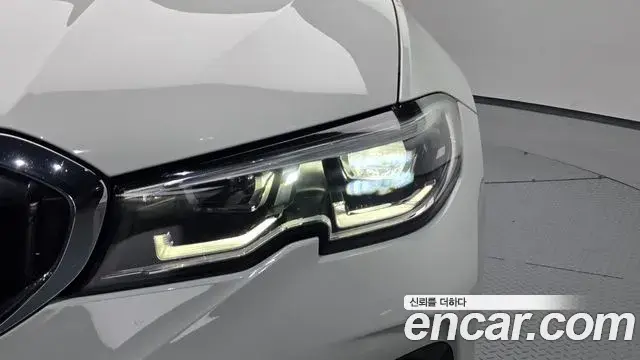 BMW 3 Series 2021 — ფოტო 6/32