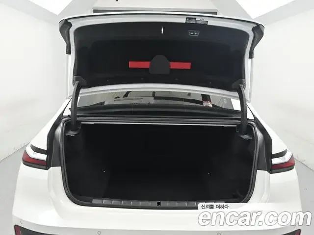 BMW 7 Series 2024 — Photo 9/20