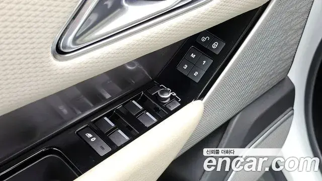 Land Rover Range Rover Velar 2018 — Фото 19/20