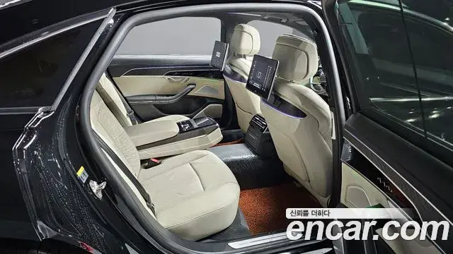 Audi A8 2022 — Photo 13/20