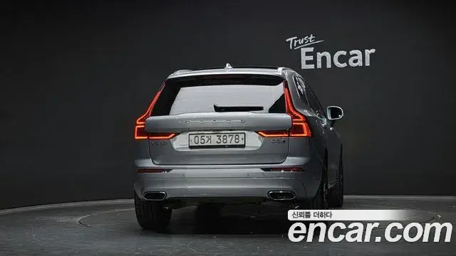 Volvo XC60 2019 — Photo 1/30
